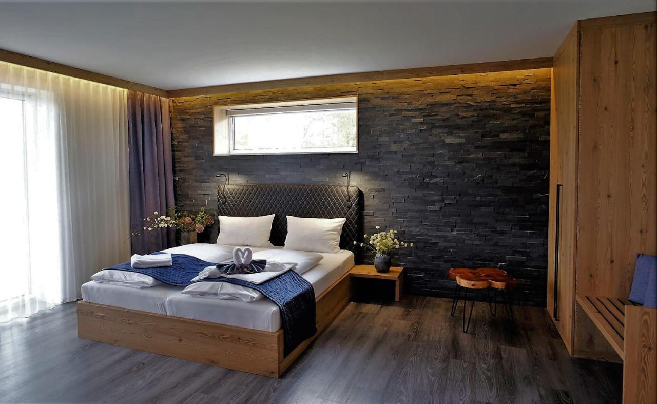 Art & Galerie Hotel Lenz Plauer See Fuenfseen Екстериор снимка