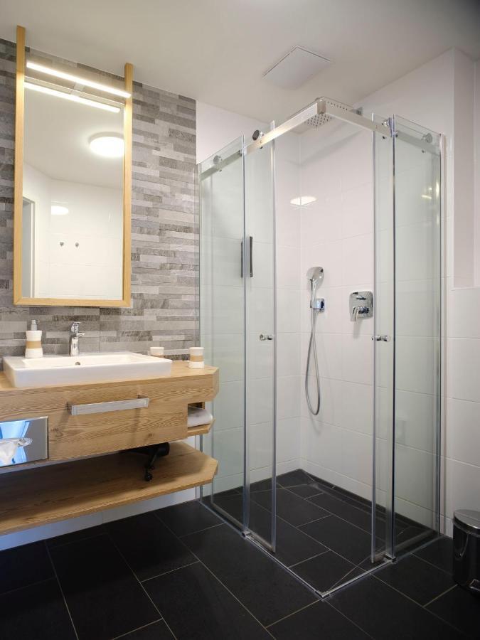 Art & Galerie Hotel Lenz Plauer See Fuenfseen Екстериор снимка